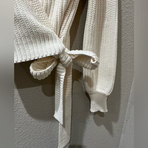Brand new forever 21 knitted cream sweater - Picture 3 of 6
